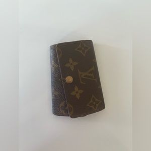 39 LV key holder